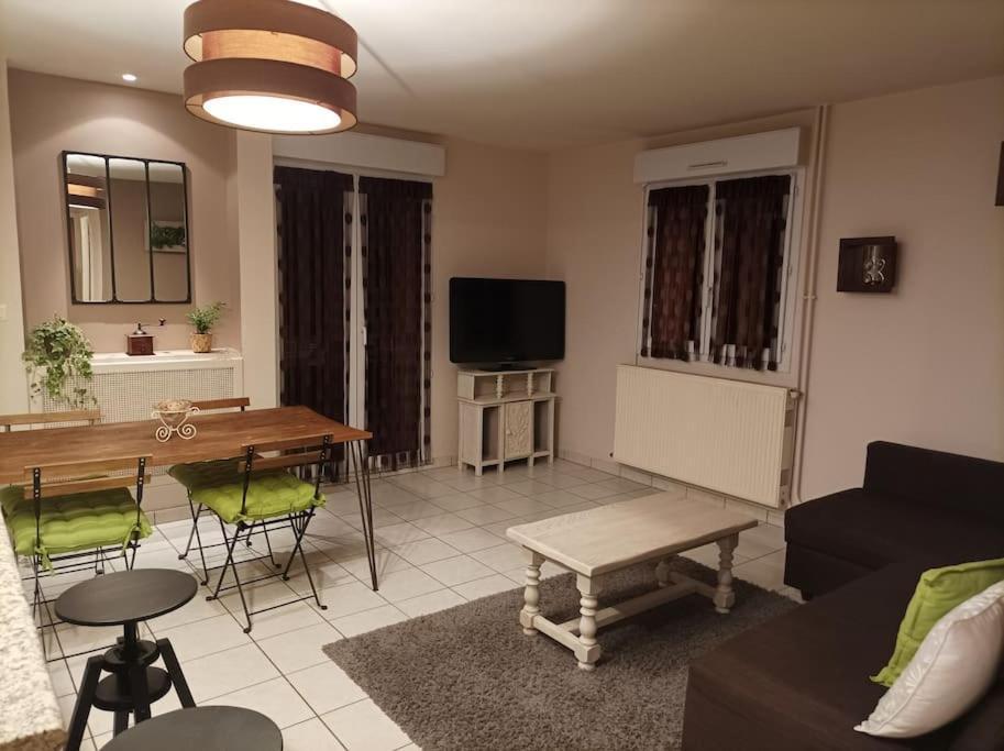 Ecully, Appartement Au Calme De 50M². Eksteriør billede